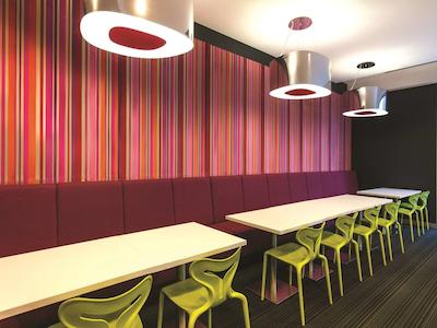 تراولج هتل ملبورن دکلاندز