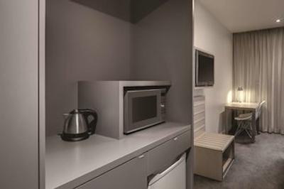 تراولج هتل ملبورن دکلاندز