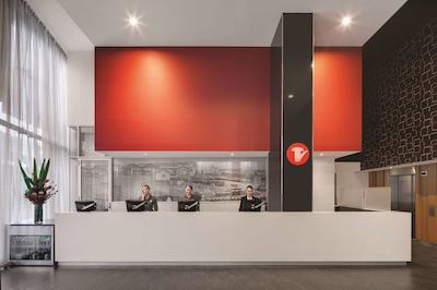 تراولج هتل ملبورن دکلاندز