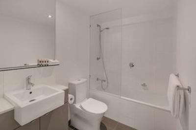 تراولج هتل ملبورن دکلاندز