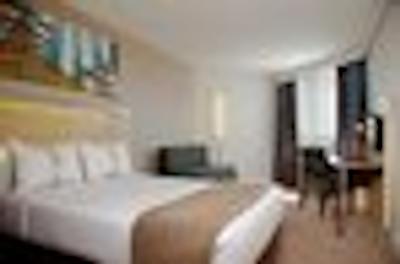 هلید این اکسپرز پرتریا-ساننیپارک