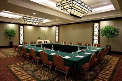 هیلتون گاردن این ترنتو آیرپرت