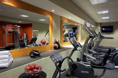 هیلتون گاردن این ترنتو آیرپرت