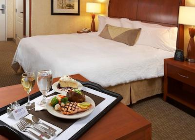 هیلتون گاردن این ترنتو آیرپرت