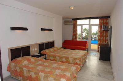 سمت لونا بیچ هتل