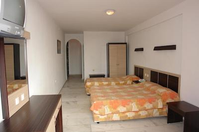 سمت لونا بیچ هتل