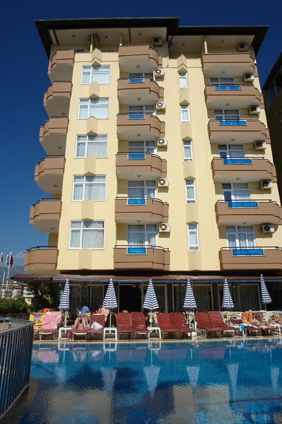 سمت لونا بیچ هتل