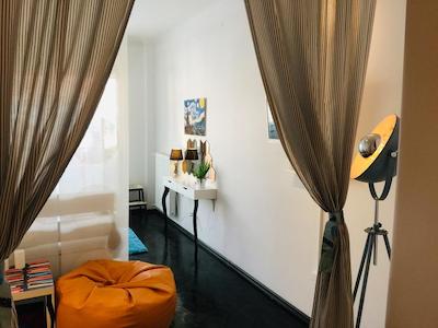 1است اپارتمنتز اند هستل