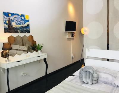 1است اپارتمنتز اند هستل