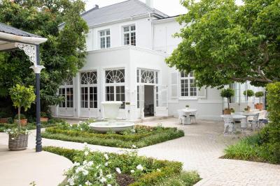 ریور مانر بوتیک هتل