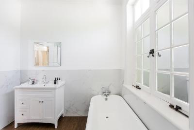 ریور مانر بوتیک هتل