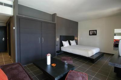 ریال دکامرن تافوکت بیچ