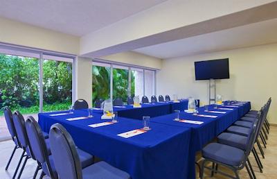 شراتون بوگانویلیاز ریزرت اند کنونشن سنتر