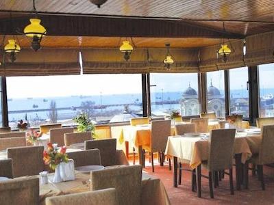 گرند لیزا هتل