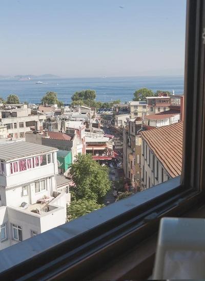 گرند لیزا هتل