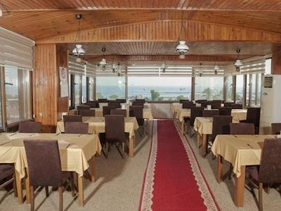 گرند لیزا هتل