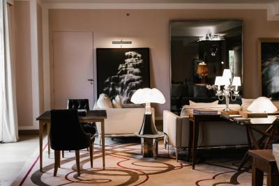 ل ریال منسیو-رافلز پاریز