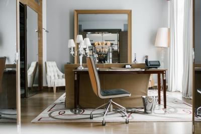 ل ریال منسیو-رافلز پاریز