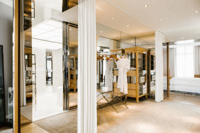 ل ریال منسیو-رافلز پاریز