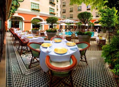 ل ریال منسیو-رافلز پاریز