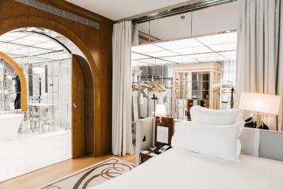 ل ریال منسیو-رافلز پاریز