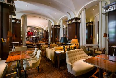 ل ریال منسیو-رافلز پاریز