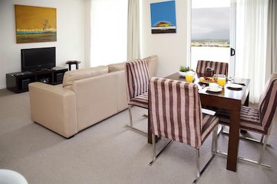 کیرنز سنترال اپارتمنتز