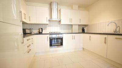 کرمپتون کورت اپارتمنتز