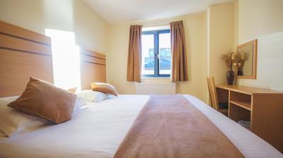 کرمپتون کورت اپارتمنتز