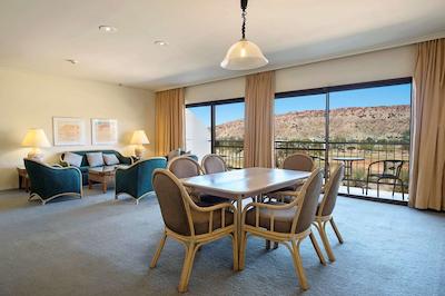 دوبلتری بای هیلتون هتل آلیس اسپرینگز