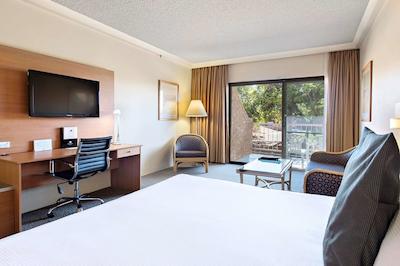 دوبلتری بای هیلتون هتل آلیس اسپرینگز