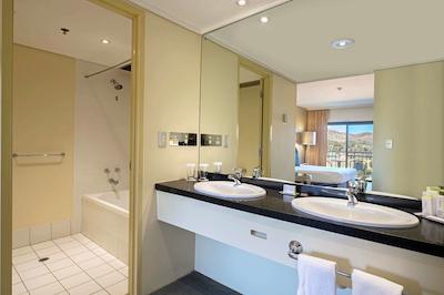 دوبلتری بای هیلتون هتل آلیس اسپرینگز