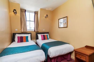 د کراون هتل