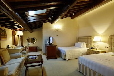 گولدن تور هتل اند اسپا