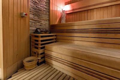 گولدن تور هتل اند اسپا