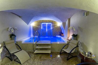 گولدن تور هتل اند اسپا