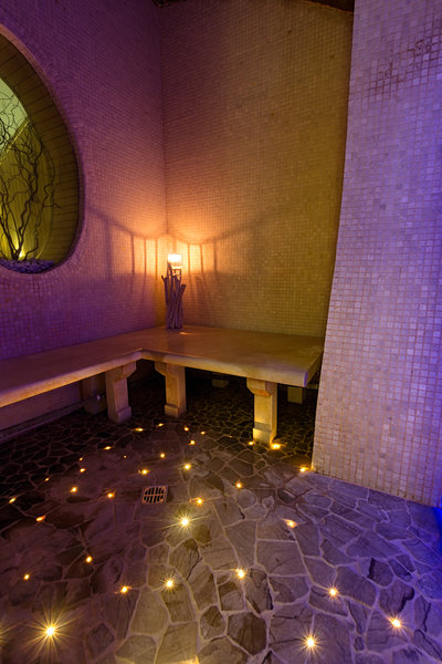 گولدن تور هتل اند اسپا