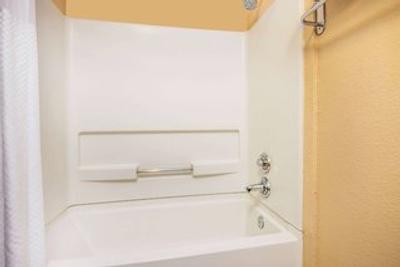 هاودرن سویتز بای ویندهام لاز وگاز / هندرسُن