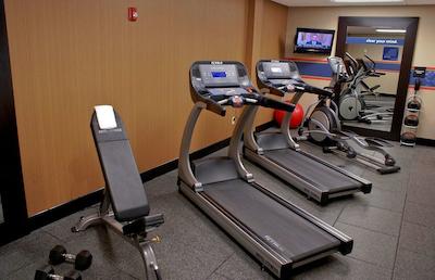 هامپتون این اند سویتز چارلت-آیرپرت