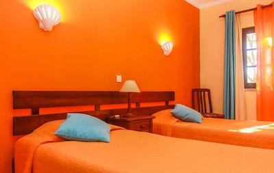 کلینا ویلیج