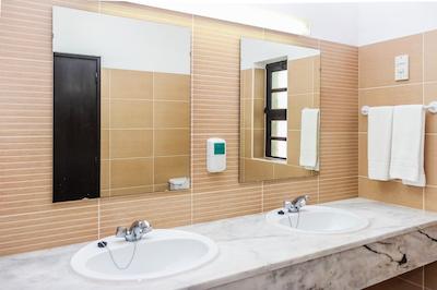 کلینا ویلیج