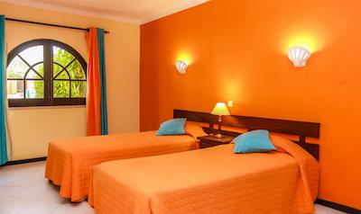 کلینا ویلیج