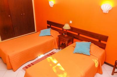 کلینا ویلیج