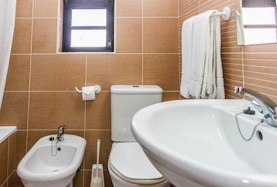 کلینا ویلیج