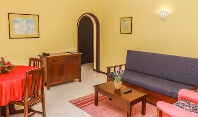 کلینا ویلیج