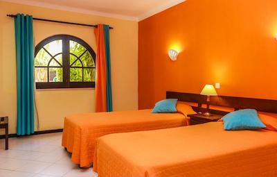 کلینا ویلیج