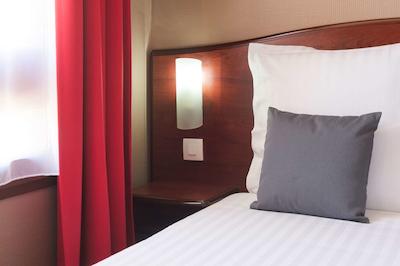 د اُریجینالز اراز