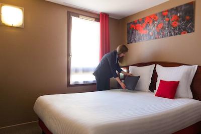 د اُریجینالز اراز