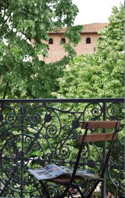 است سرنین هتل