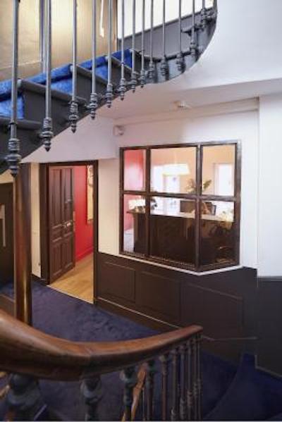 است سرنین هتل